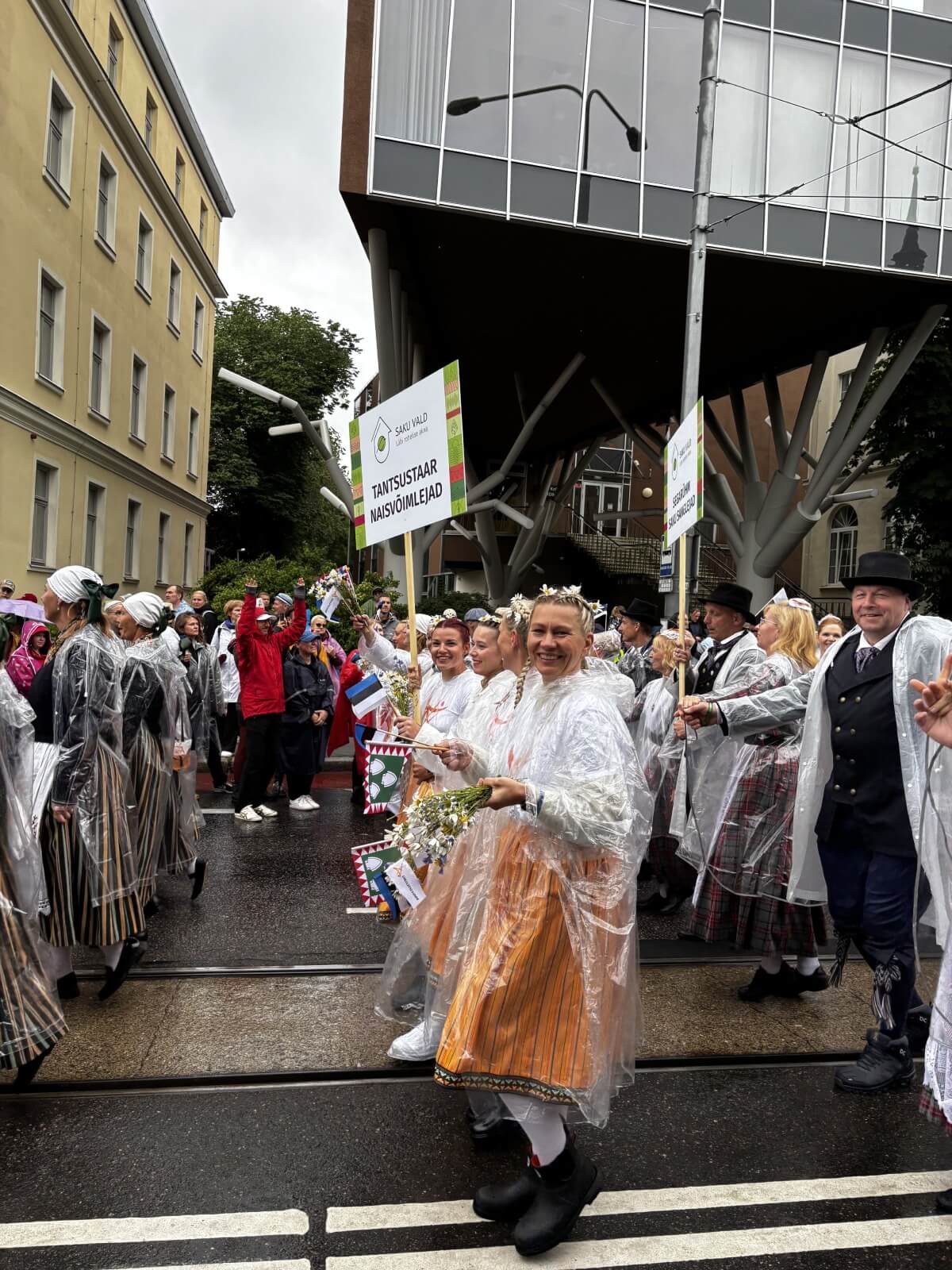 Tantsustaari naisvõimlejad osalesid Tantsupeol “ISEOMA”