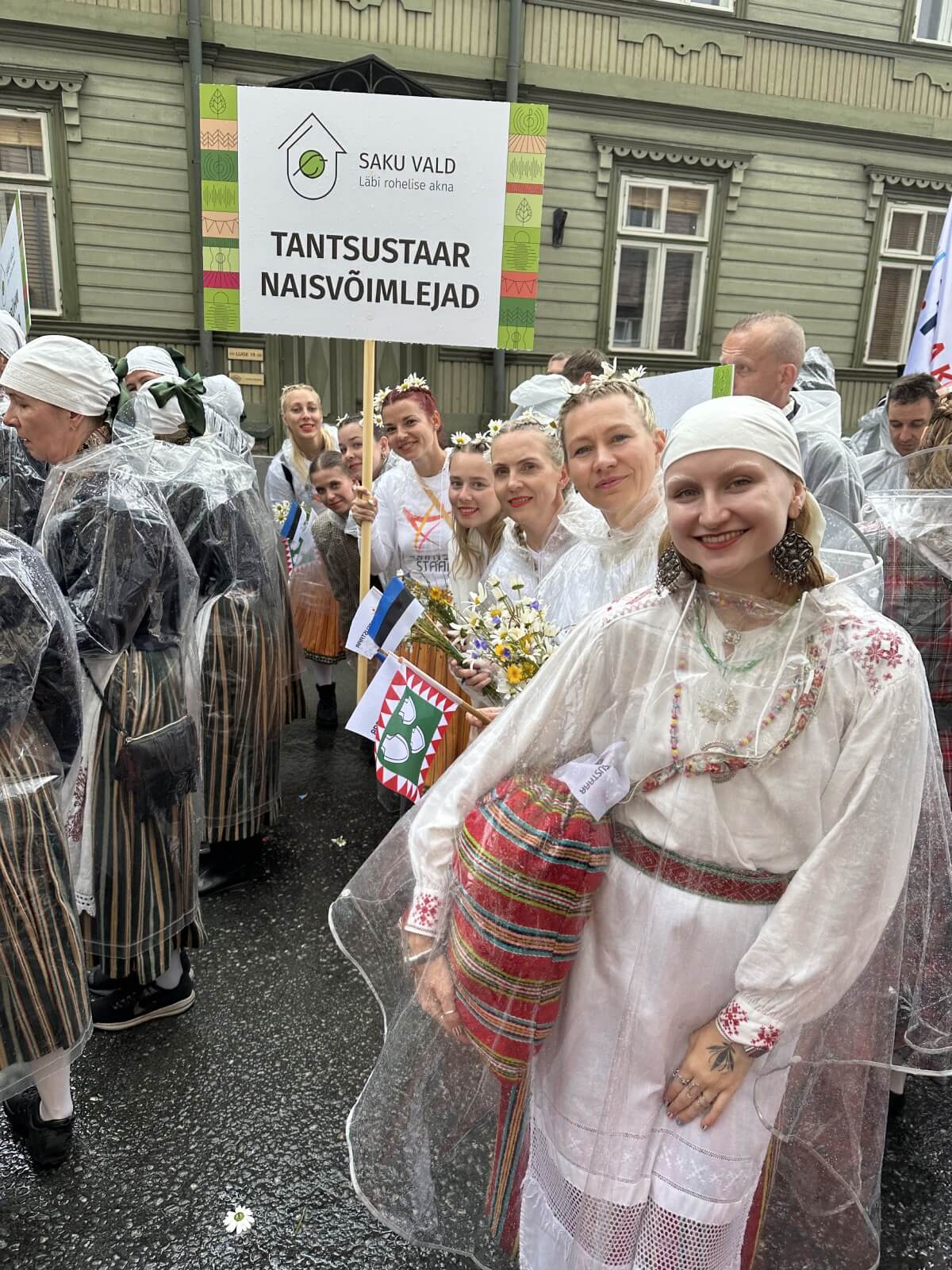 Tantsustaari naisvõimlejad osalesid Tantsupeol “ISEOMA”
