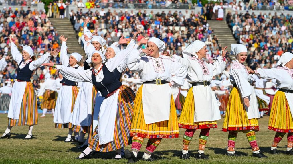 Tantsustaar Essence naisvõimlejad VÕRAFESTil 2026